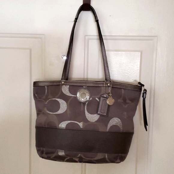 Grey Coach bag with silver monogram logo. - Picture 2 of 11